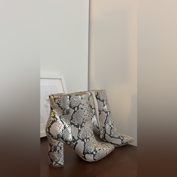 Also snake skin boots, worn once and size six - Picture 5 of 5